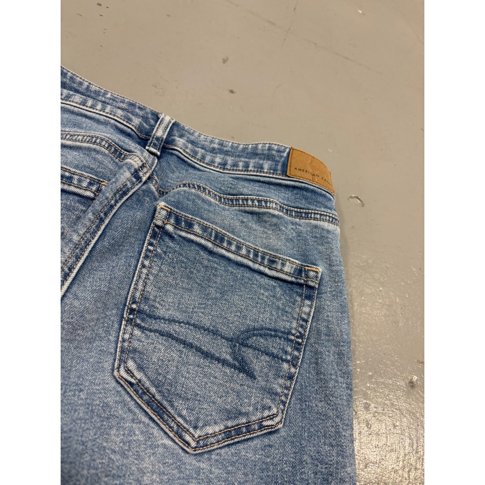 American Eagle Strigid Mom Jeans Womens 4 Short Distressed Blue High Rise‎ Denim - Picture 7 of 8